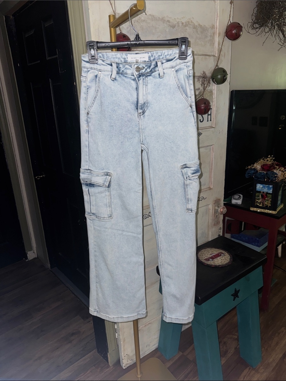 Light Wash Cargo Jeans for Women - Classic High-Rise